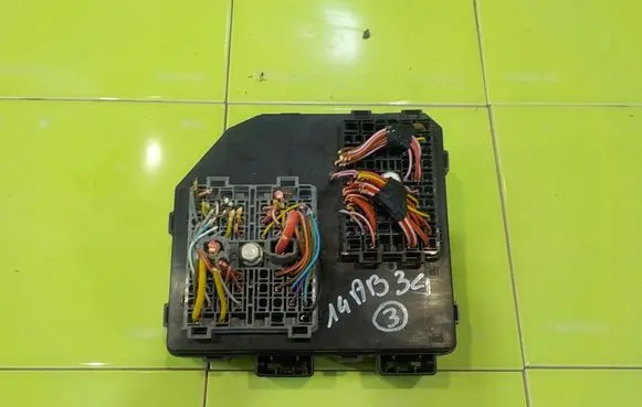 Opel Antara Fuse box set 95381499 BEZPIECZNIKOW