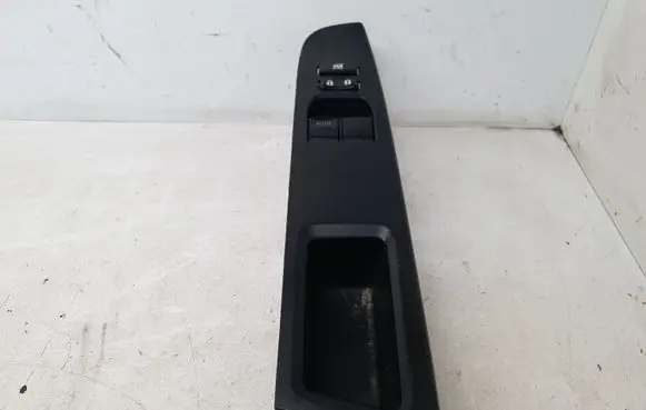Toyota Yaris Electric window control switch 742320D680