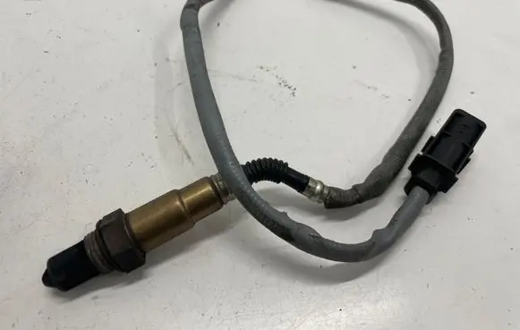 Mercedes-Benz C W204 Lambda probe sensor A0075425118