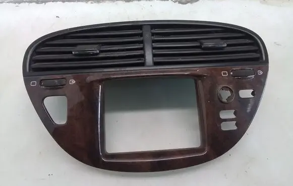 Peugeot 607 Dash center air vent grill