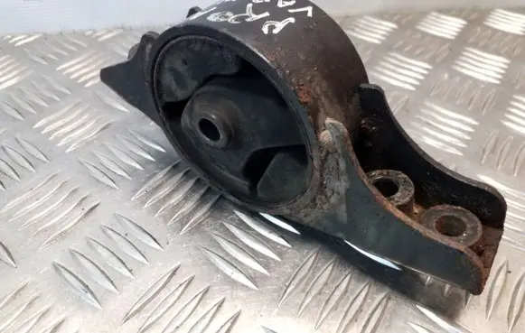 Nissan Almera Tino Engine mount bracket