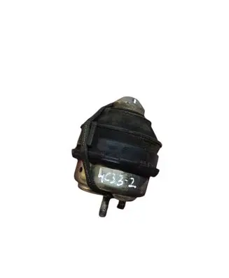 Volvo V70 Engine mount bracket
