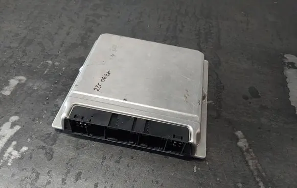 Mercedes-Benz C W203 Engine control unit/module A1111533579