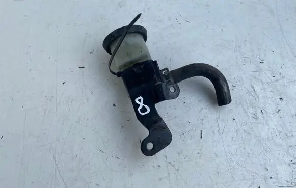 Toyota Avensis T220 Clutch fluid reservoir/tank 