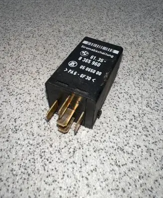 BMW 5 E39 Other relay 8365960