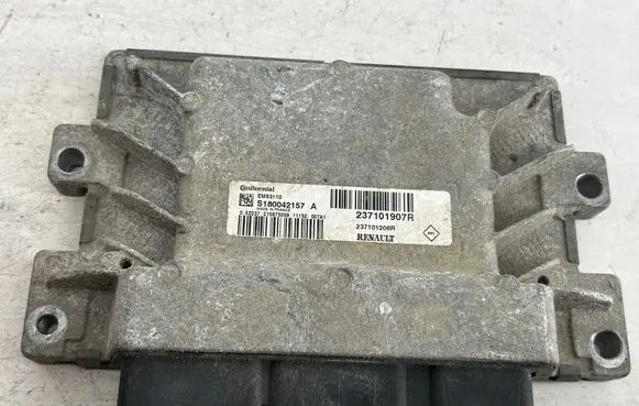Renault Clio III Engine control unit/module S180042157A 237101206R 237101907R