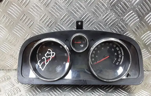 Opel Antara Speedometer (instrument cluster) 96673664