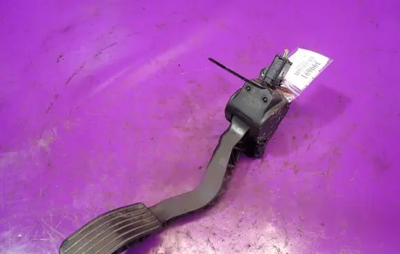 Peugeot 207 CC Accelerator throttle pedal