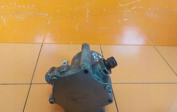 Volvo S60 Vacuum pump 31480558