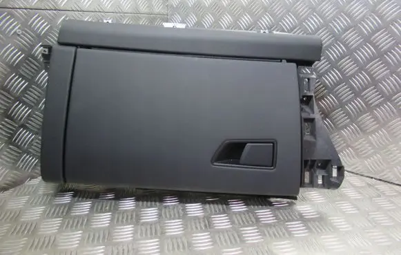 Maserati Levante Parcel shelf 670043149