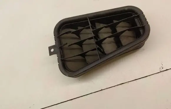 Audi A4 S4 B7 8E 8H Quarter panel pressure vent 8E0819181