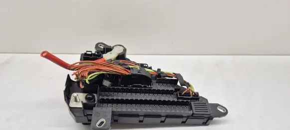 BMW 5 E60 E61 Fuse module 9138830