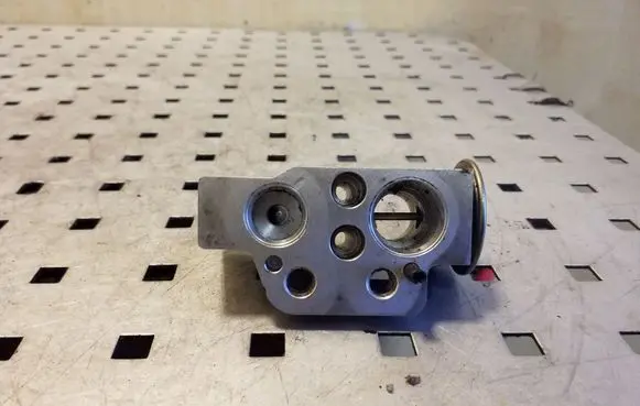 Air conditioning (A/C) expansion valve