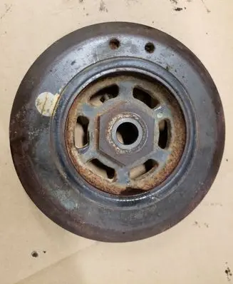 Volkswagen Golf III Crankshaft pulley 021105243G