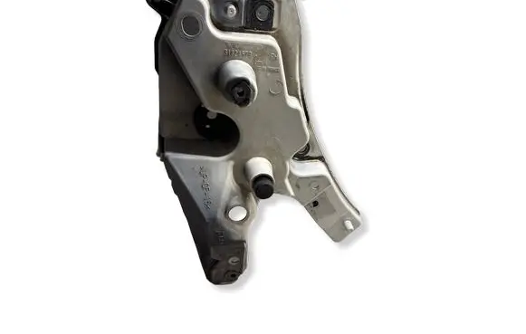 Volvo XC60 Fender mounting bracket 31424579