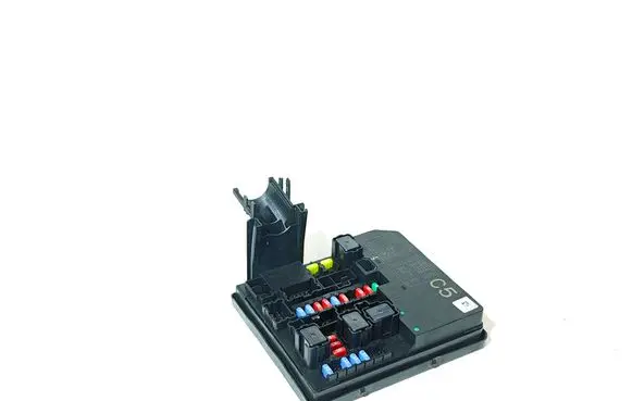 Nissan Juke I F15 Fuse module 284B71KA0D 5S0JJ01C7 8762039199