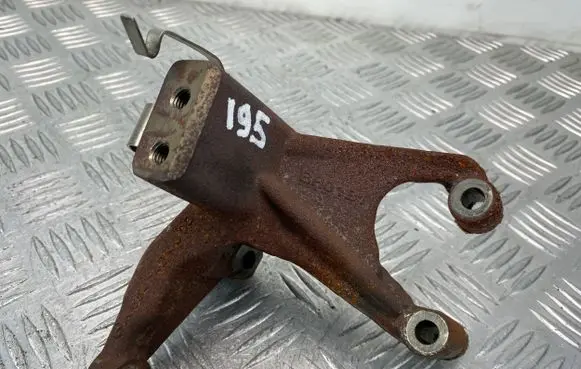Mercedes-Benz C W205 Engine mounting bracket A6541424000