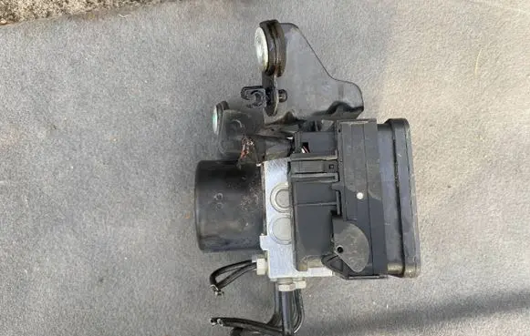 Volvo V70 ABS Pump 30681619 10092604053 000404972C1