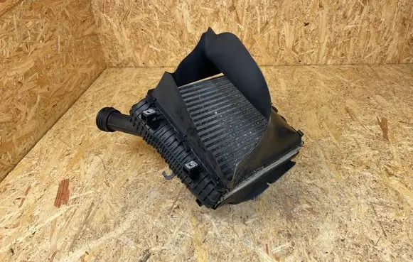 Audi Q7 4M Intercooler radiator 7P0145804A 7P5117336A 7P5117340C