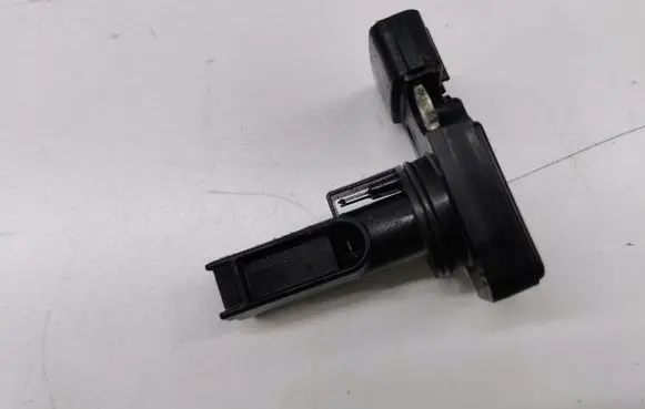 Toyota Corolla E120 E130 Mass air flow meter 2220427010 AFH70M23