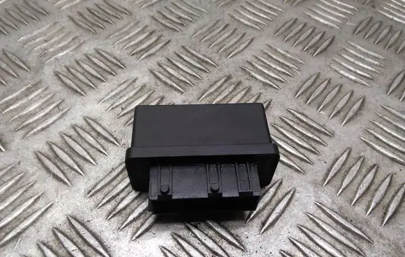 Peugeot 308 Fuel pump relay 240107