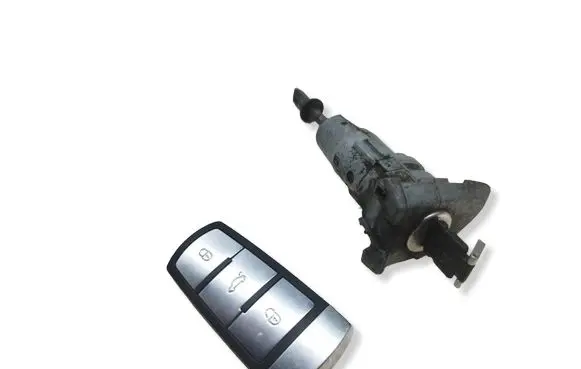 Volkswagen PASSAT B7 Front door lock (next to the handle) 3C0837167B 3C0959752BA 5FA00906610