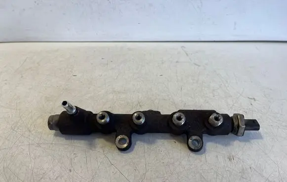 Opel Vivaro Fuel main line pipe 9821399680