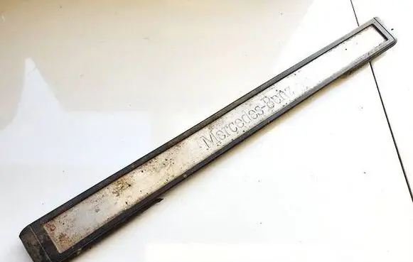 Mercedes-Benz E W211 Front sill trim cover a2116801335