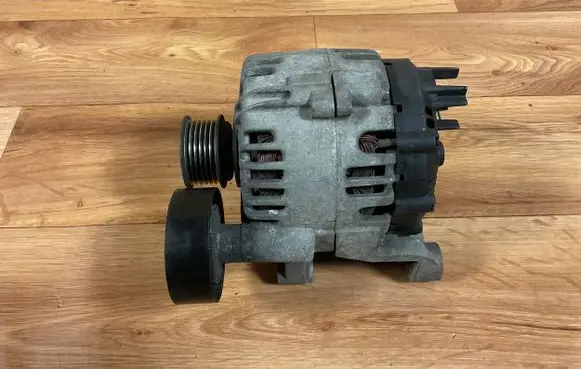 BMW 5 E60 E61 Generator/alternator TG15C018 703023696 7521137