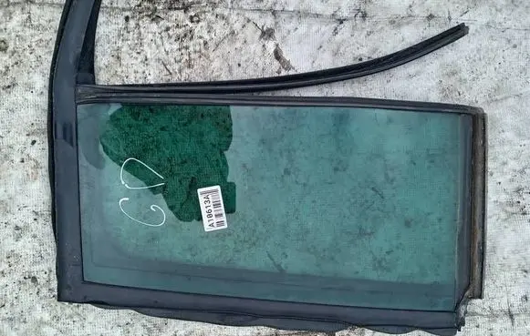 Rear door window glass