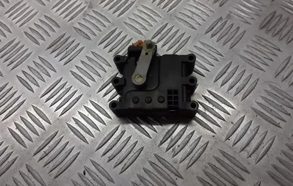 Mazda 6 A/C air flow flap actuator/motor 4520N