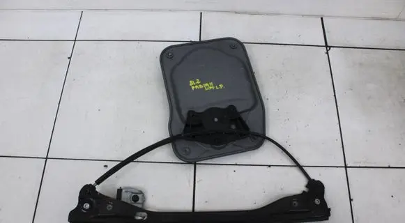 Skoda Fabia Mk2 (5J) Front door window regulator with motor 6R0959801P