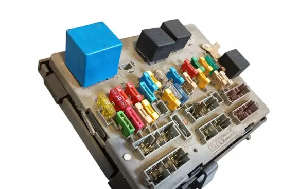 Renault Espace IV Relay mounting block 