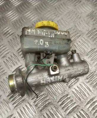 Nissan Maxima Master brake cylinder