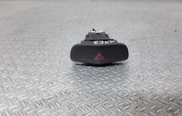 Nissan Primera Hazard light switch