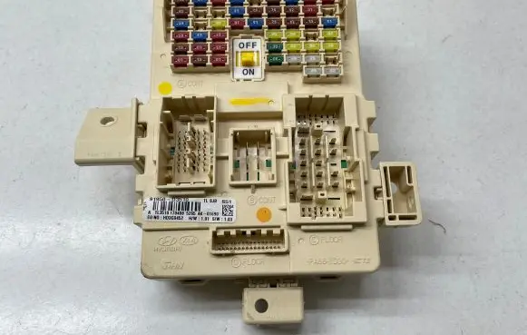 Hyundai Tucson TL Fuse module 91950D3510 HD3G0452 TL3510170408