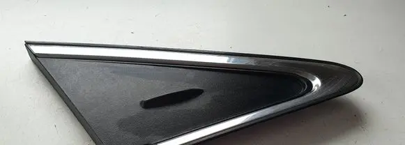 Toyota Avensis T270 Front door glass trim molding