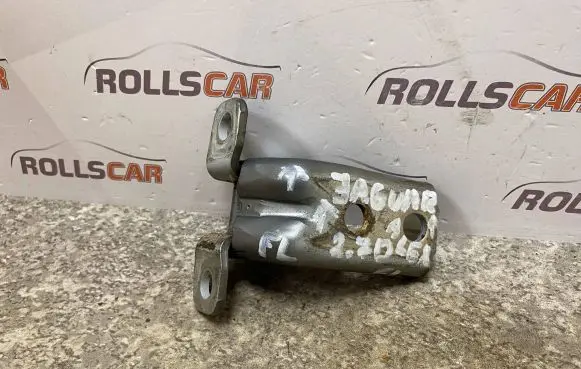 Jaguar S-Type Front door upper hinge 002A5A