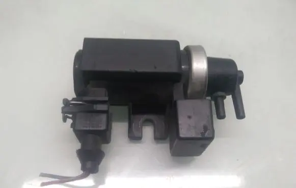 BMW 5 E39 Turbo solenoid valve 72279600