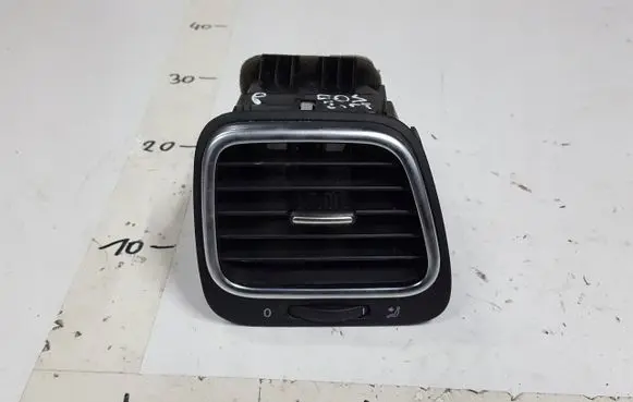 Volkswagen Eos Dashboard side air vent grill/cover trim