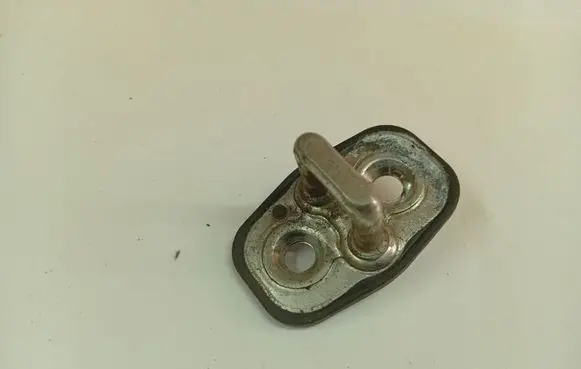 Citroen C5 Front door lock loop/hook striker 9655466380