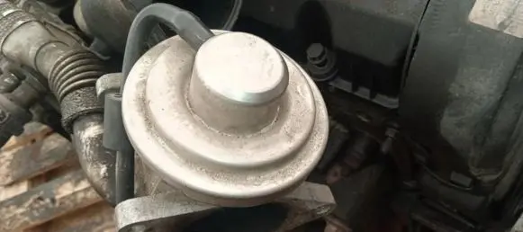 Volkswagen Golf V EGR valve 038129637D