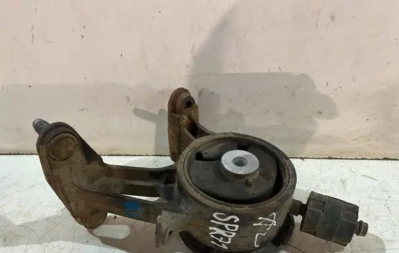 Toyota Avensis T270 Engine mount bracket
