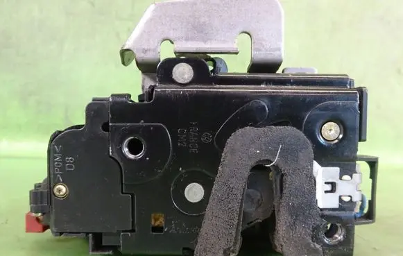 Audi A8 S8 D3 4E Front door lock 4E0837016