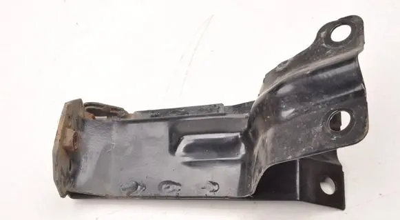 Volvo XC70 Radiator mount bracket 