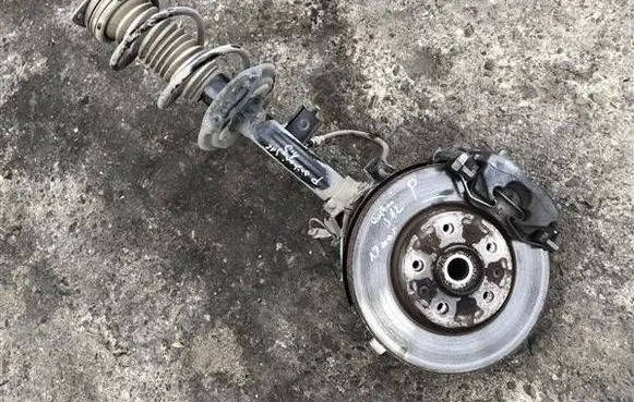 Nissan Qashqai J12 Front wheel hub spindle knuckle