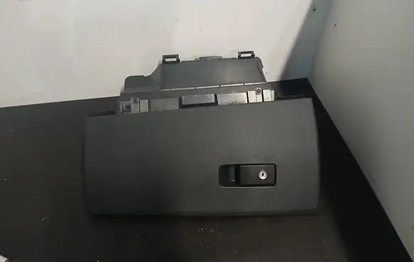 Volvo V70 Glove box 30676278
