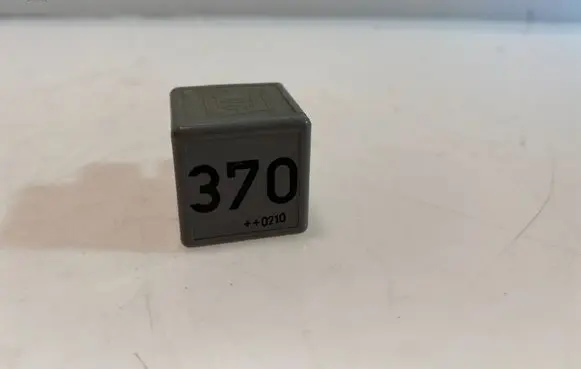 Audi A6 S6 C5 4B Other relay 8D0951253