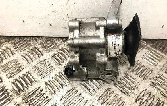 Mercedes-Benz C W204 Power steering pump A0064662601