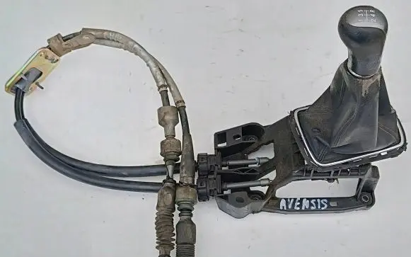 Toyota Avensis T250 Gear shifter/selector 